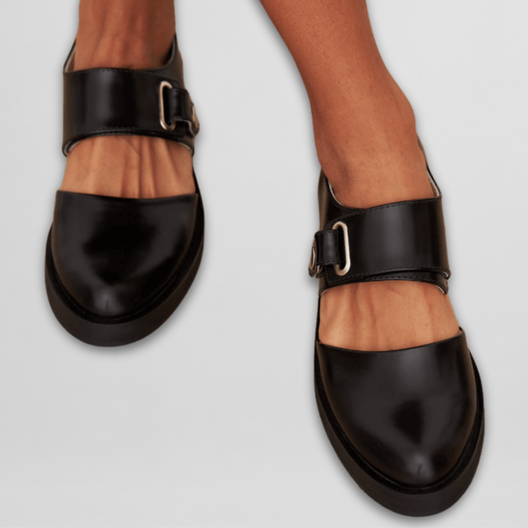 SELENE – MARY JANES WITH BUCKLE AND MODERN ELEGANCE