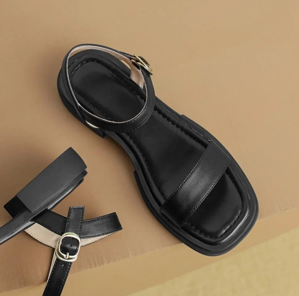 YLINA – ELEGANT LEATHER SANDALS