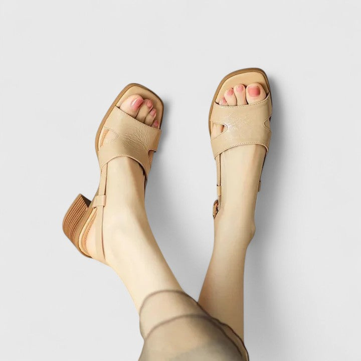 LENIRA – COMFY SANDALS WITH MODERN RETRO FLAIR