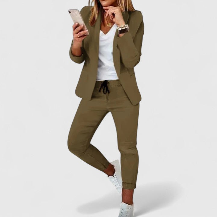 Sarynthi - Sophisticated Suit