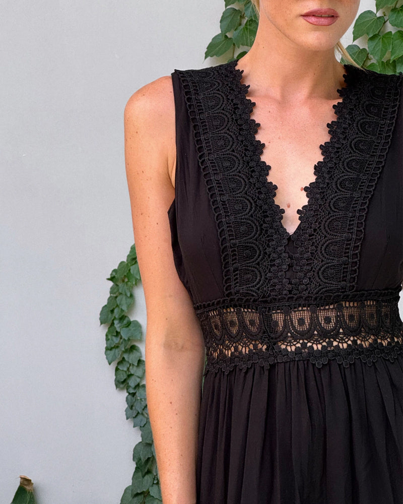 EMBER – ELEGANT V-NECK LACE TOP DRESS