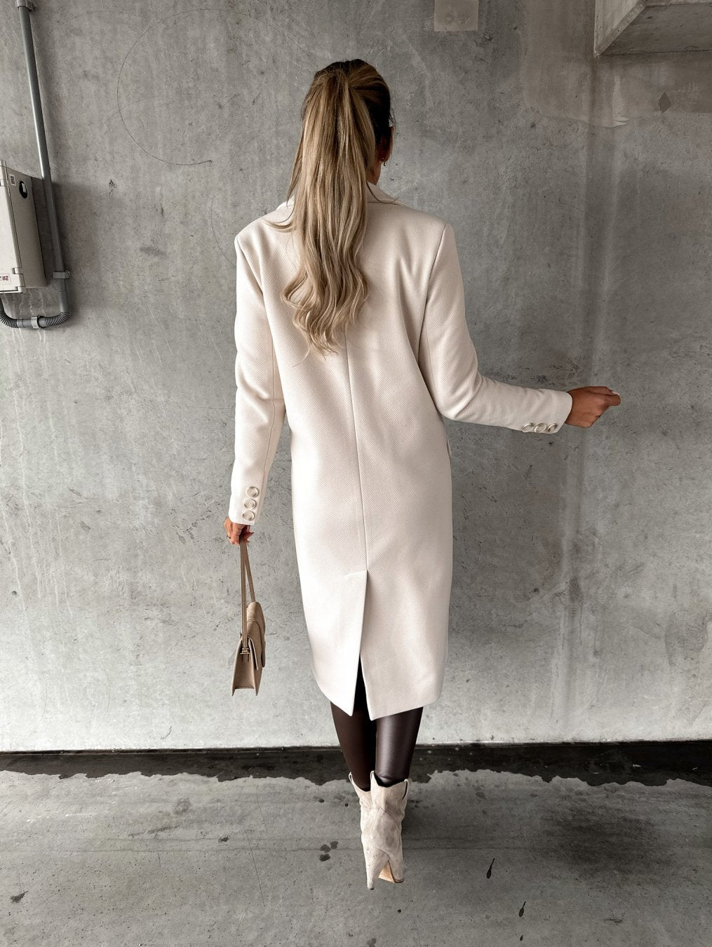 NORA – CLASSIC DOUBLE-BREASTED COAT