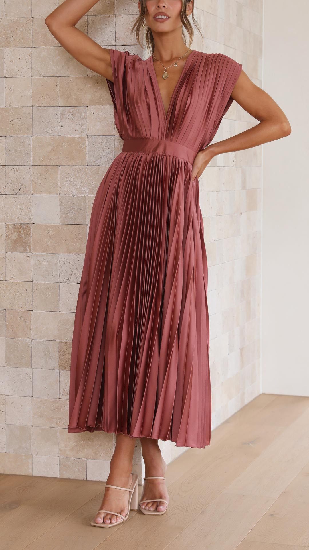 LYSIVELLE – PLEATED MAXI DRESS